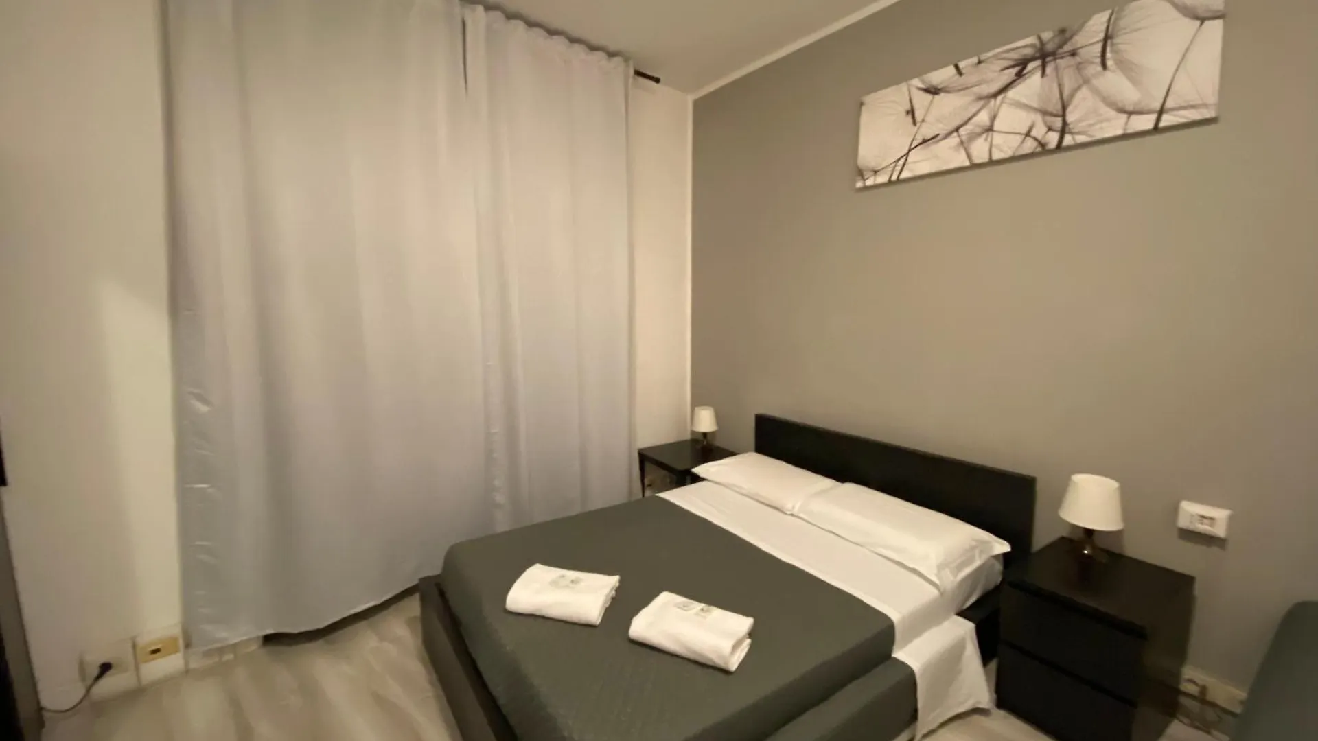 Guest House Pirelli Milano 2*, Milan