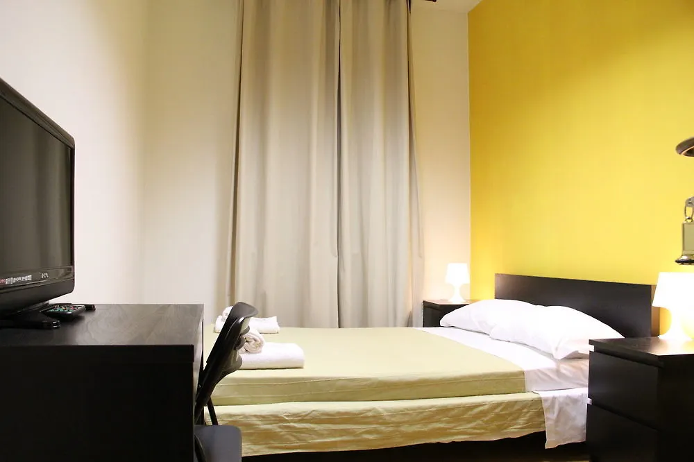 Guest House Pirelli Milano 2*, Milan