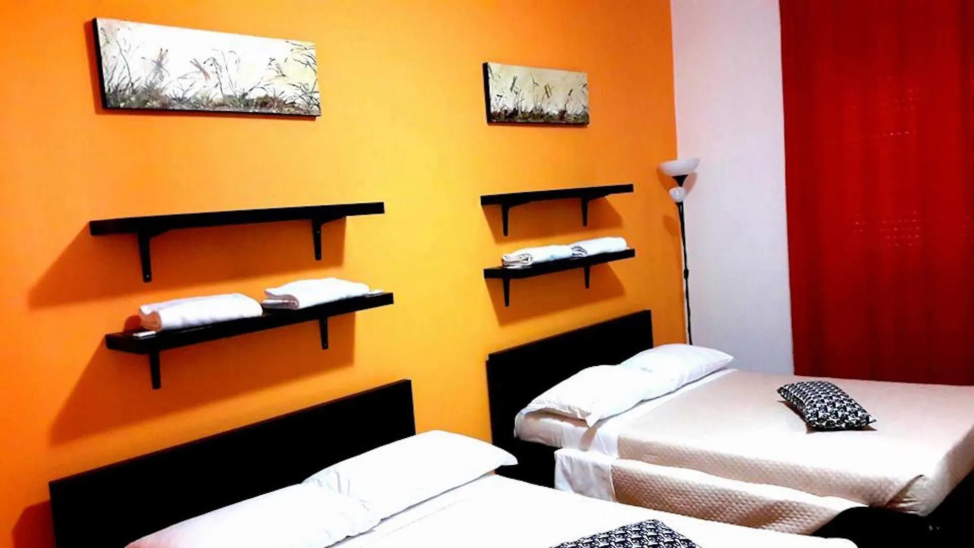 Guest House Pirelli Milano 2*, Milan