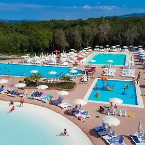Hu Village 3*, Montescudaio Italië