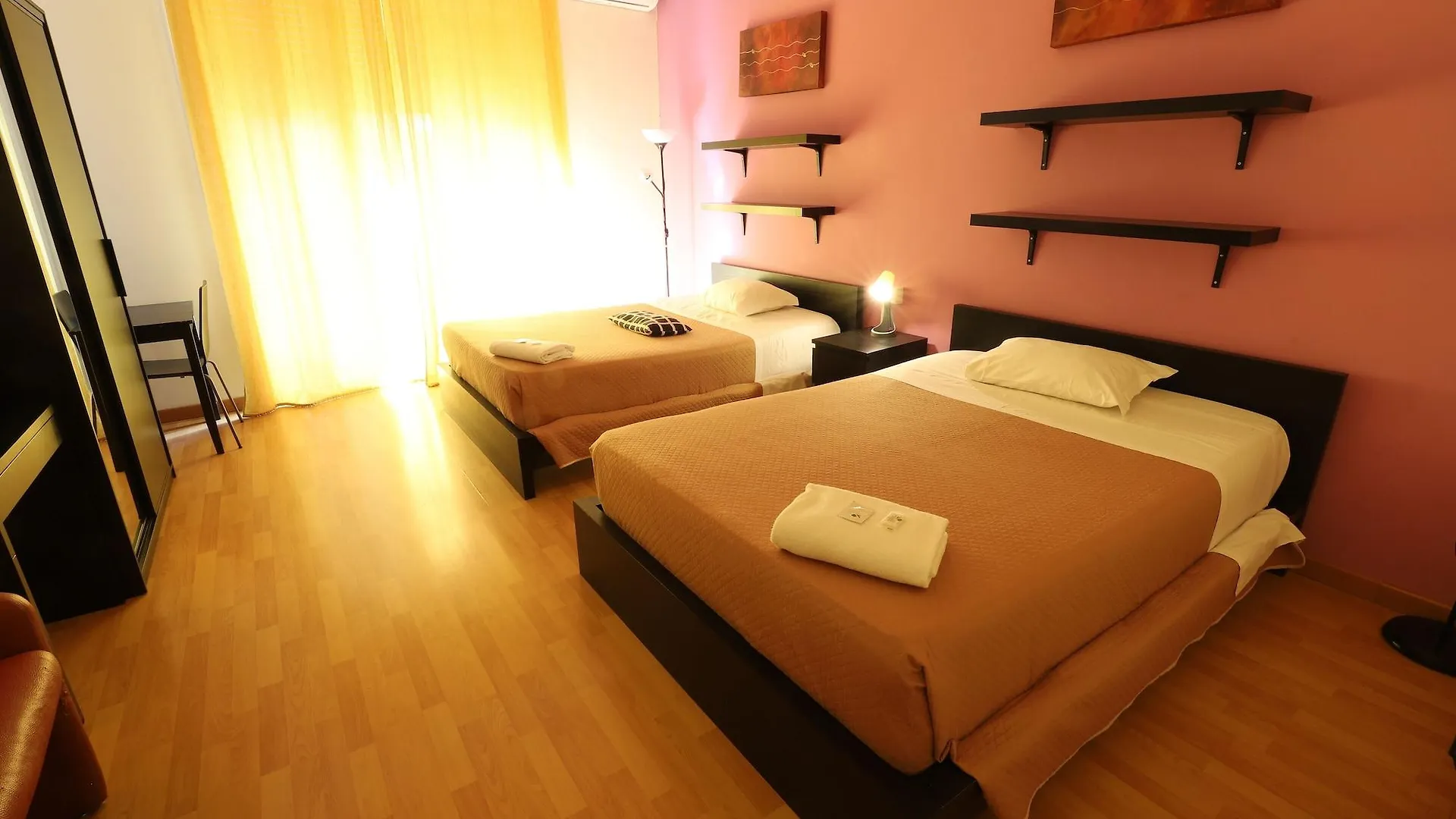 Guest House Pirelli Milano 2*, Milan