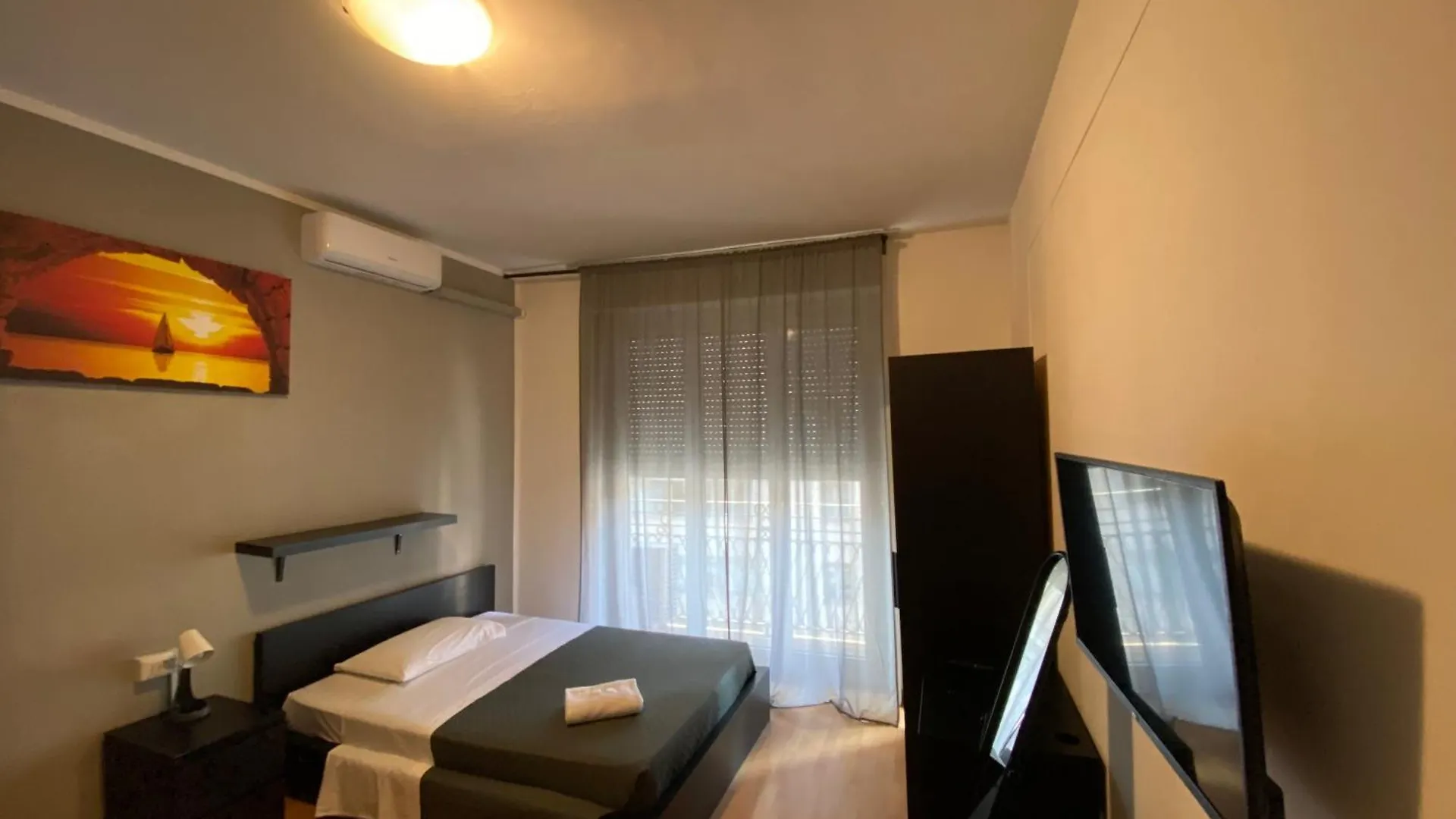 Guest House Pirelli Milano 2*, Milan