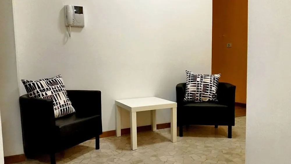 Guest House Pirelli Milano 2*, Milan Italy